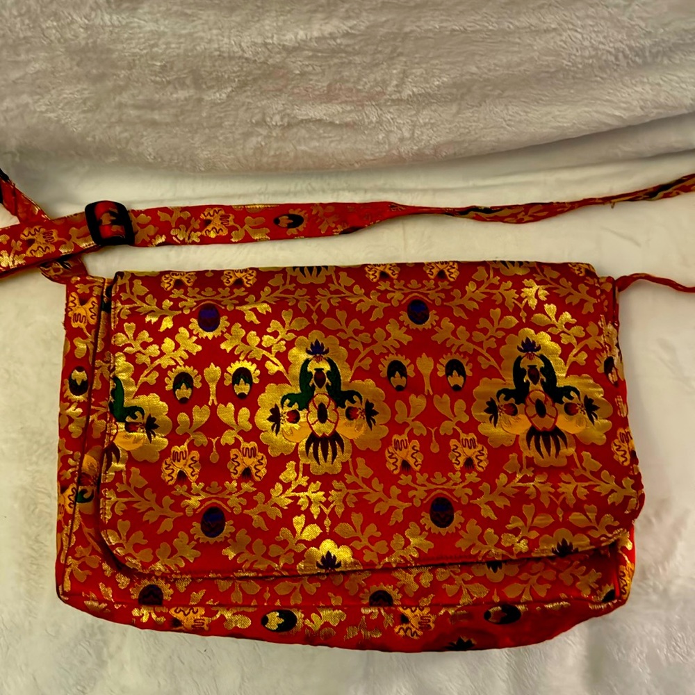 International Design Shoulder Bag